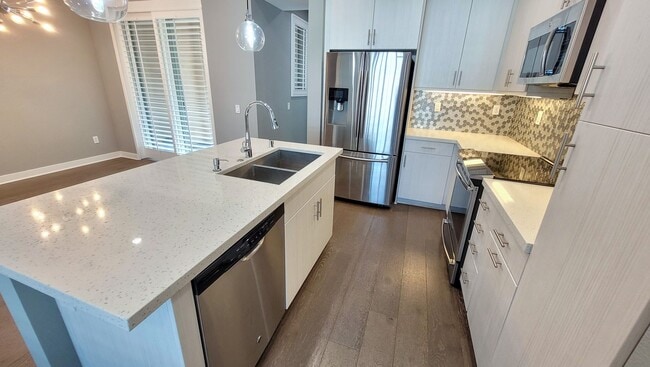 Photo - Abailable! Modern Tri-Level Smart Townhome...