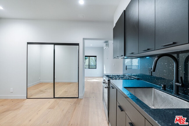 Building Photo - 12320 Montana Ave Unit 109