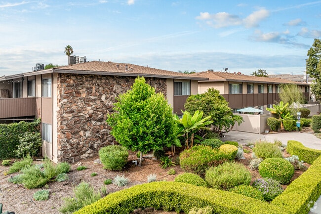 Building Photo - The Huntington Sunset Rental