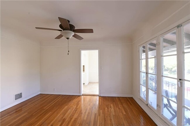 Photo - 915 S Le Doux Rd