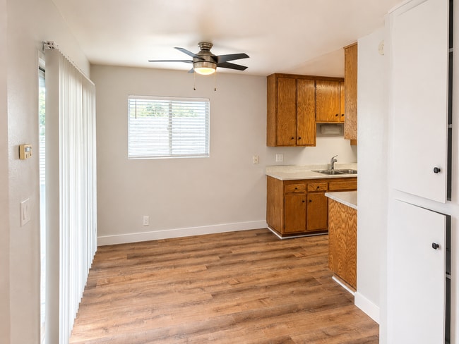Building Photo - 401 N Tustin Ave Unit D