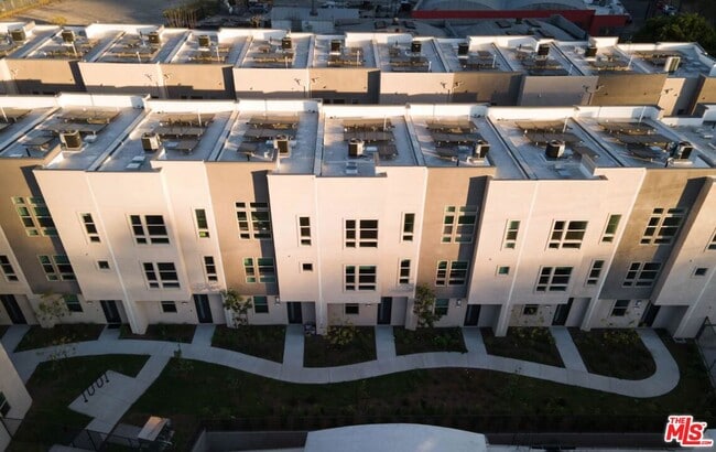 Building Photo - 1805 W Bankside Wy