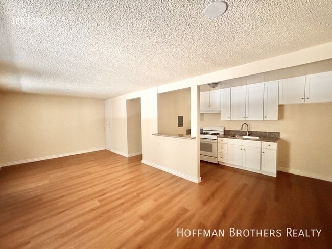 Photo - 6727 Woodley Ave Unit 12