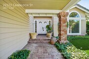 Photo - 22322 Cairnloch St