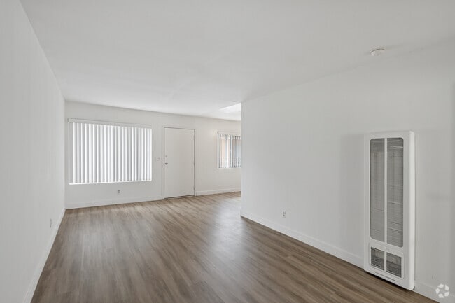 2BR, 1BA - Living Room - Anderson Apts