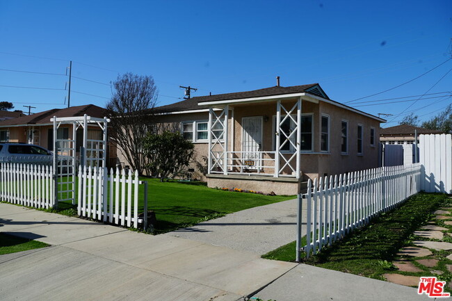 Photo - 5037 W 126th St House