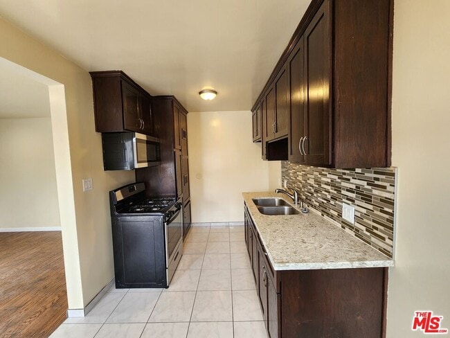 Photo - 1533 W 80th St Unit 1