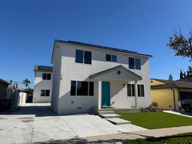 Building Photo - 6170 Briercrest Ave Unit 1