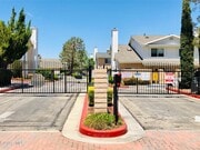 Photo - 1109 Beechdale Dr House