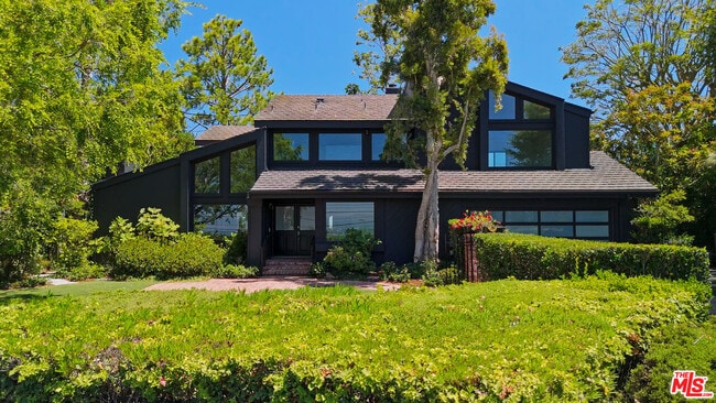 Building Photo - 13302 Mulholland Dr
