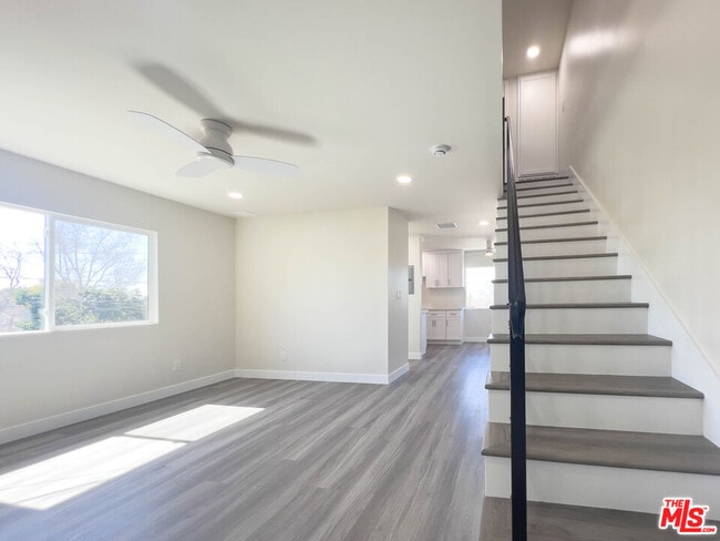 Photo - 6535 Pickering Ave