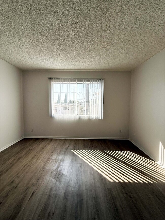 Building Photo - 509 N Berendo St