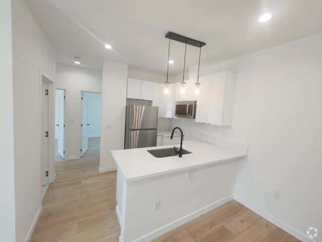 Building Photo - 10940 Oxnard St Unit 10942.5 Rental
