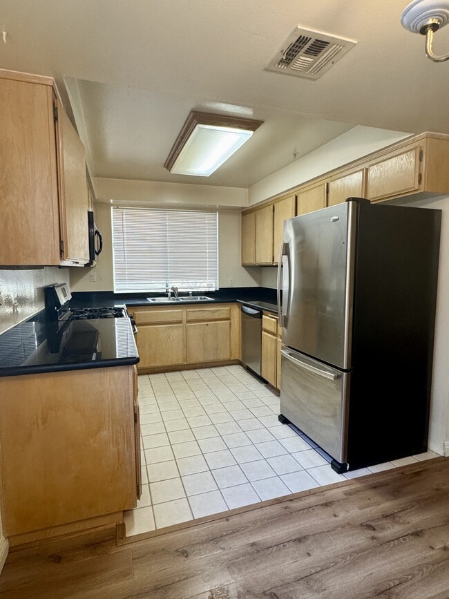 Photo - 451 S Oakland Ave