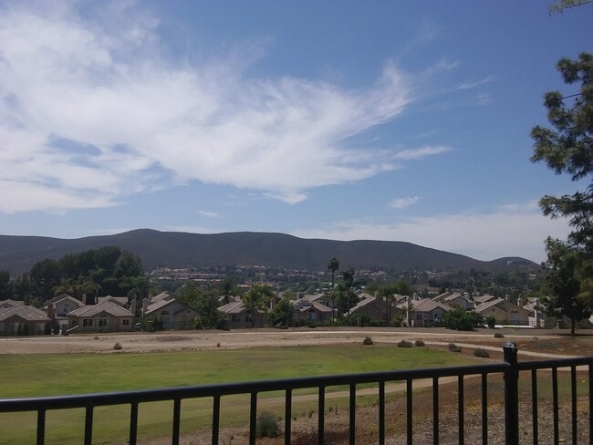 Building Photo - **COMING SOON** 3BD 2BA House in Carmel Mt...