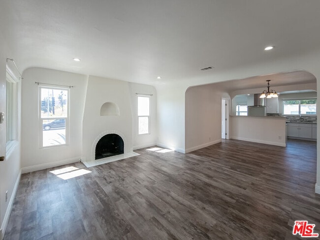 Photo - 723 W Doran St