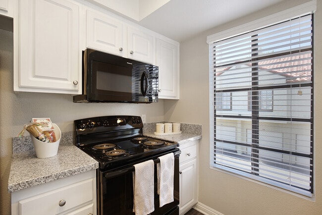 Photo - Villa La Paz Apartment Homes