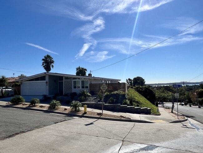 Photo - 2503 Aster St