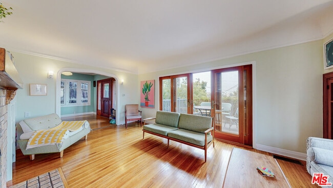 Photo - 3627 Crestmont Ave