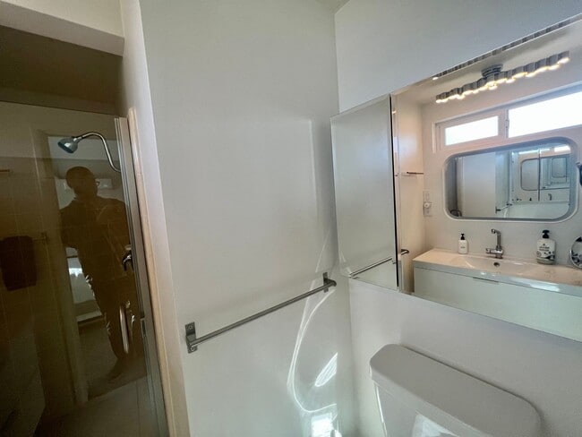 Photo - 3 Bedroom 2 Bathroom - Fully Furnished - Mid Century Modern