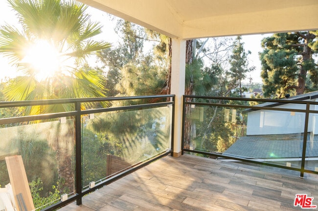 Building Photo - 1933 Lemoyne St