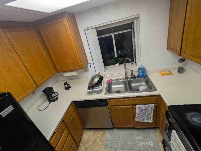 Photo - 1075 Madden Ave