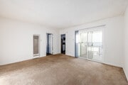 1BR, 1BA - 645SF - Dining Room - 760 Earlham St