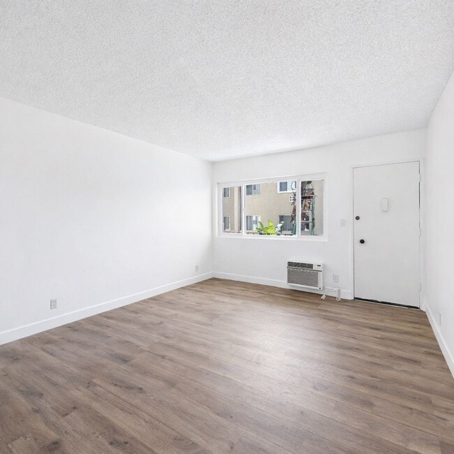 Photo - 6828 Fulton Ave Unit 4