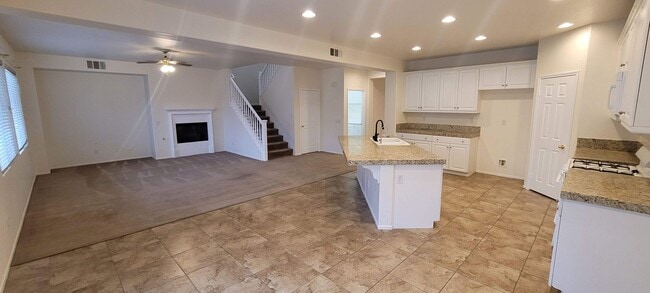 Photo - 1262 Garrett Way