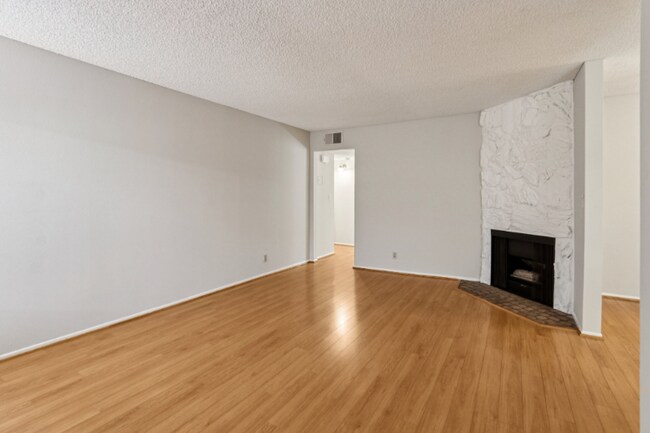 Photo - 725 E Providencia Ave Unit 109