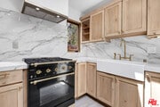 Photo - 1138 1\2 N Poinsettia Pl