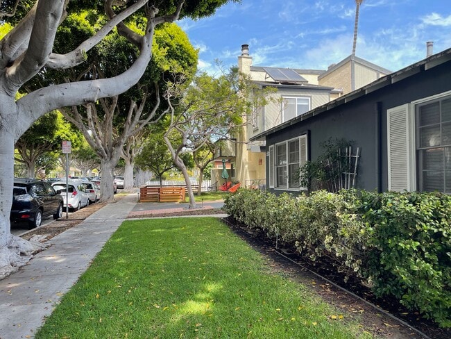 Photo - 2326 Oak St Unit 2326 one half