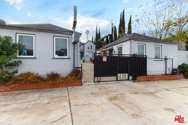 Photo - 11472 Ventura Blvd Unit 6