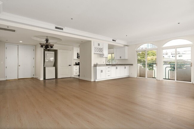 Photo - 1315 S Saltair Ave Unit 203