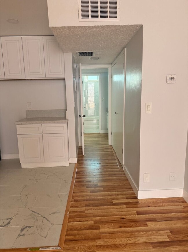 Photo - Charming 1 Bedroom Apartment with Pool, Patio & Flexible Month-to-Month Lease
