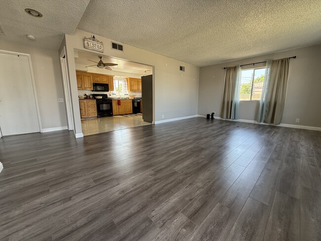 Building Photo - 16307 S Dalton Ave Unit B