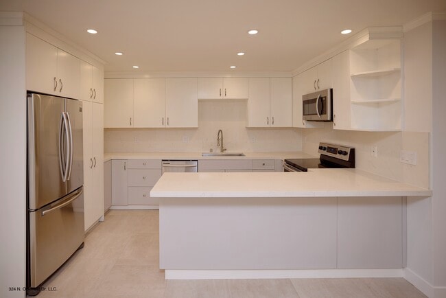 Apartment 207 - Kitchen - Oakhurst 90210 Apartments