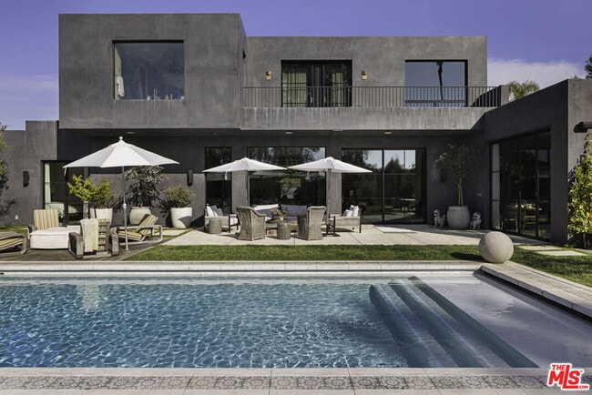 Building Photo - 6603 Dume Dr