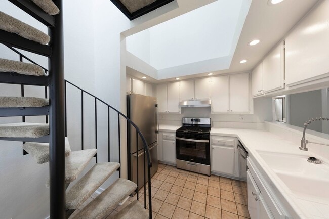 Photo - 2 Bedroom condo - Biking distance to the beach Unit 202