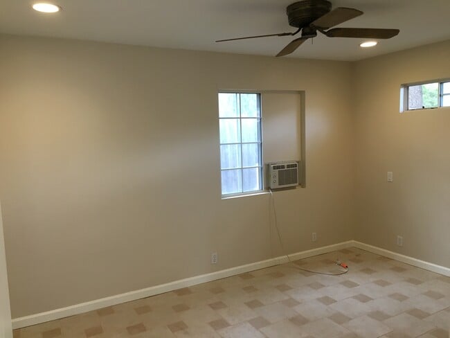 Building Photo - 67 calle cinco de mayo Unit B