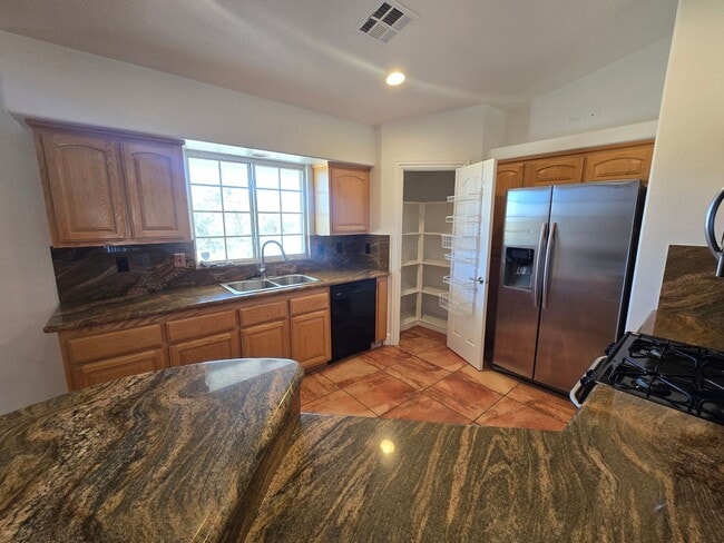 Photo - Beautiful, Huge 3 Bedroom in JT!!
