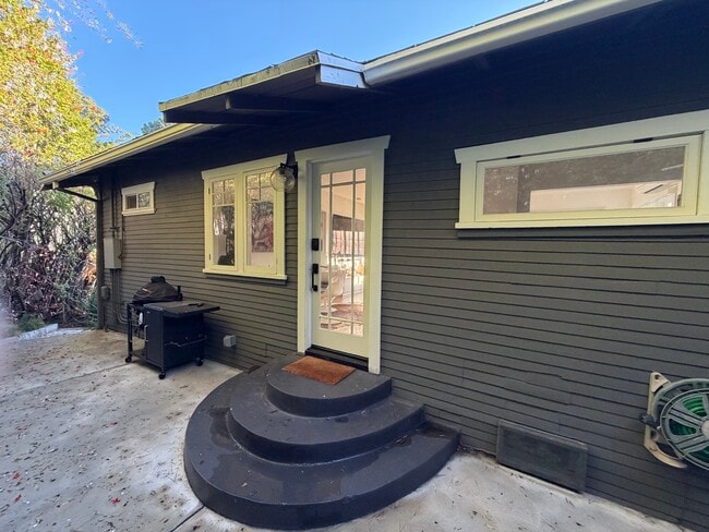 Building Photo - 6124 Glen Tower St Unit 6124