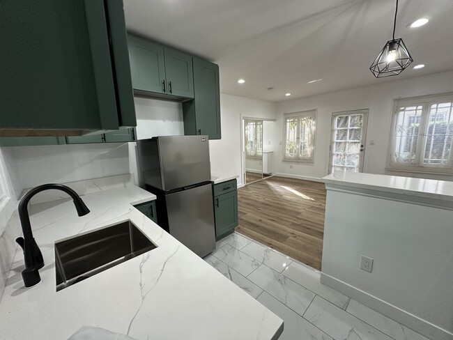 Photo - 632 1/4 N Plymouth Blvd Unit 632.25