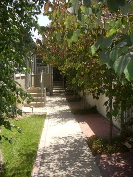 Building Photo - 2118 N Glenoaks Blvd Unit B