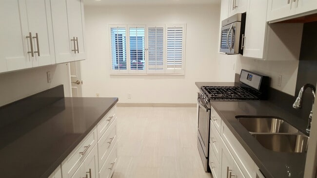 Photo - 1830 Kelton Ave Unit #5