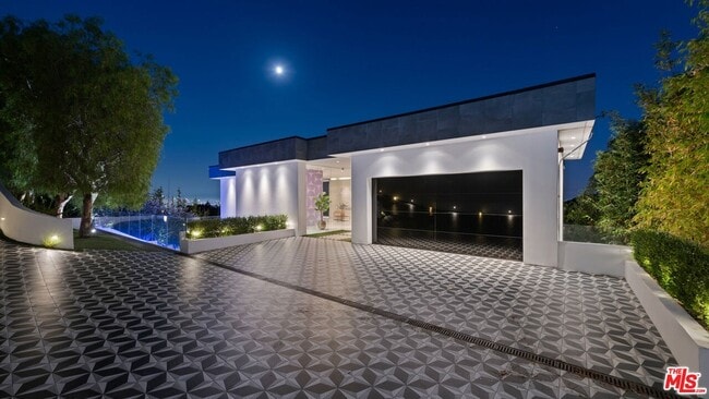 Photo - 7080 Mulholland Dr