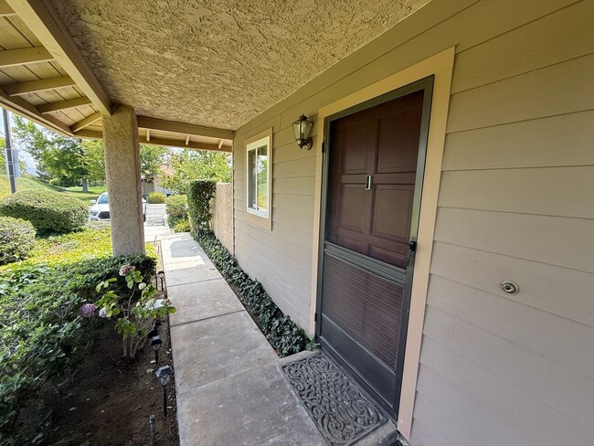 Photo - Charming 2 Bedroom Condo for Rent in Newhall!