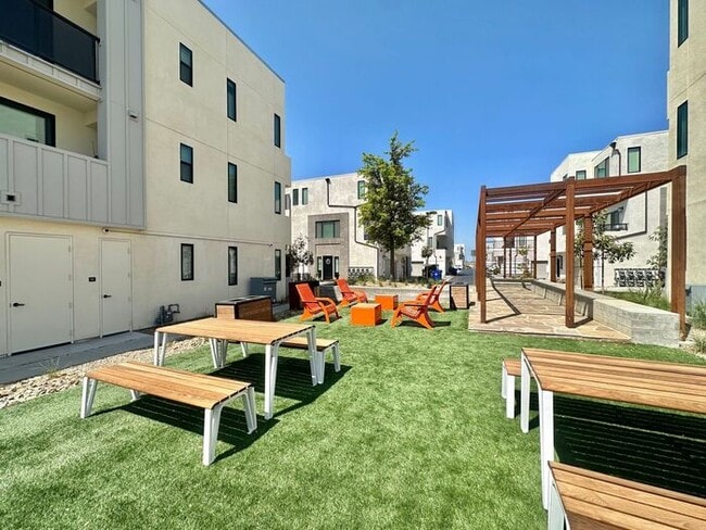 Photo - Modern 3BR Townhome in Ocean View Hills with Attached Garage & Open Floor Plan