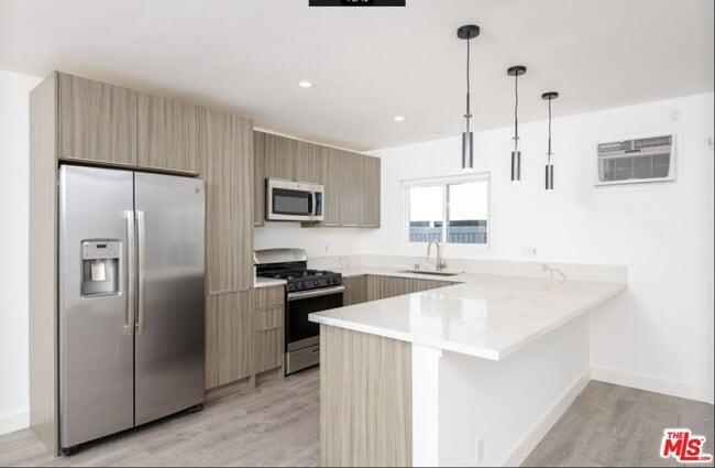 Building Photo - 1261 Laurel Ave