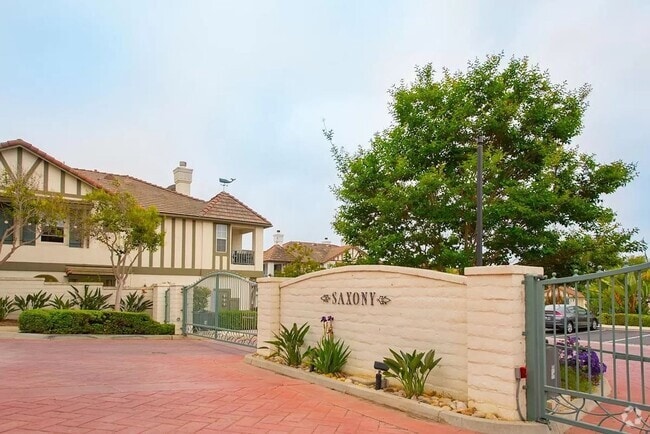 Building Photo - Encinitas Gem: Stunning 2 Bed 2.5 Bath Tow... Rental